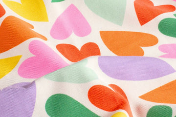 Jersey mit bunten Herzen, wollweiß, 0,5 m